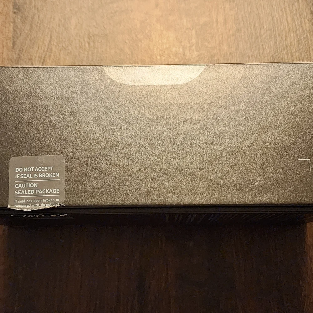 Samsung S20 Ultra 5G box with headphones - Picture 4 of 9